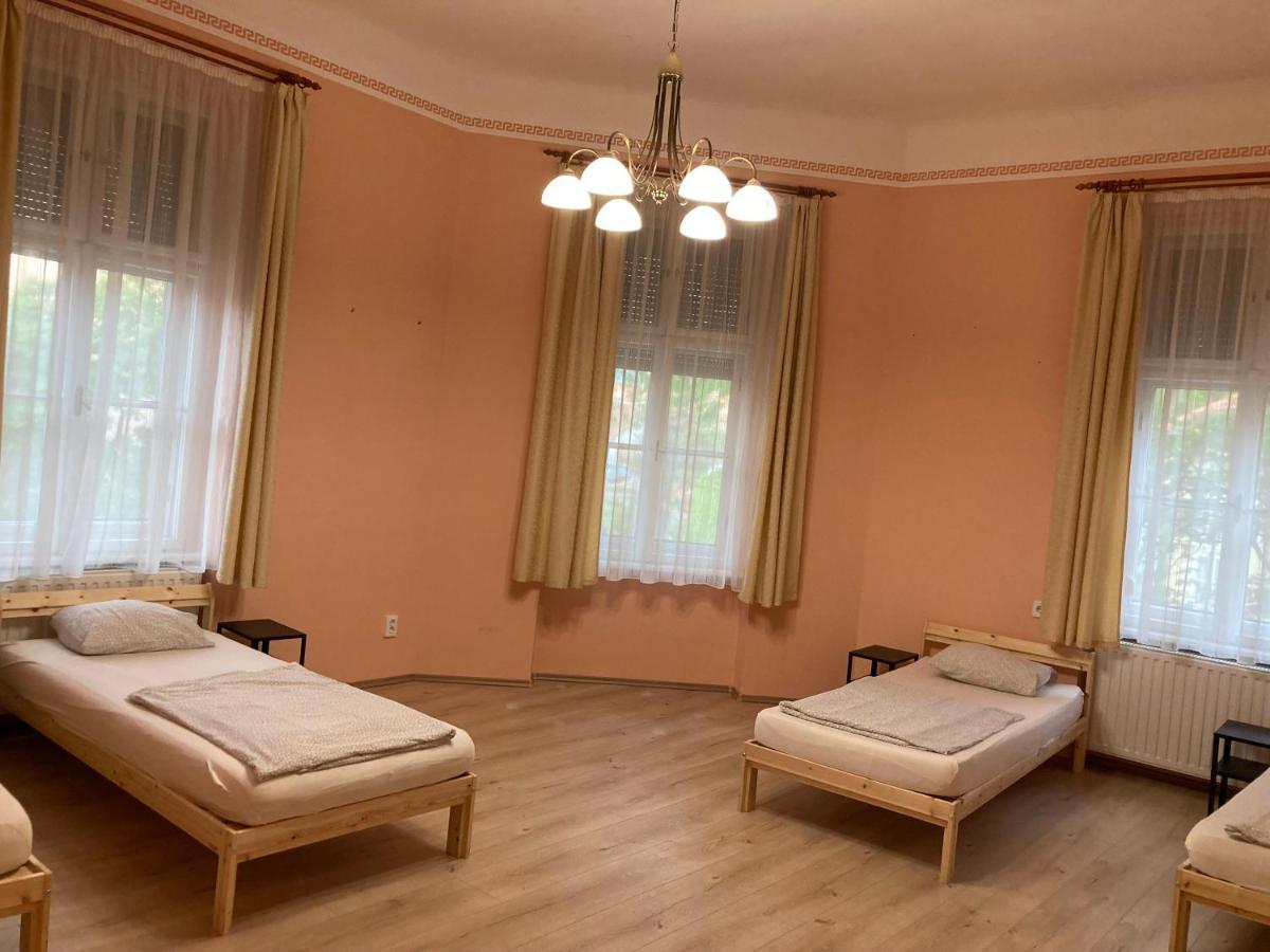 Gogol24 Hostel Seghedin Exterior foto